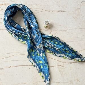 Mavi Çiçek Broş İpek Saten Pliseli Fular Kombin