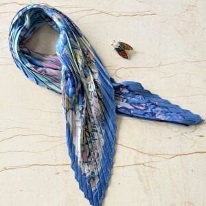 Arı Broş Pliseli İpek Saten Fular Kombin