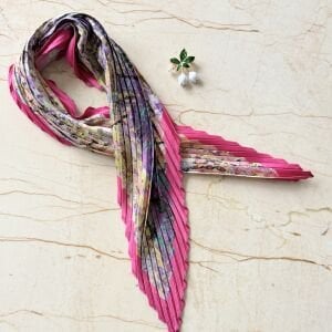 Beyaz Laleler Broş Pliseli İpek Saten Fular Kombin