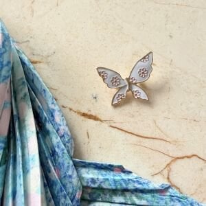 Kelebek Broş Pliseli İpek Saten Fular Kombin