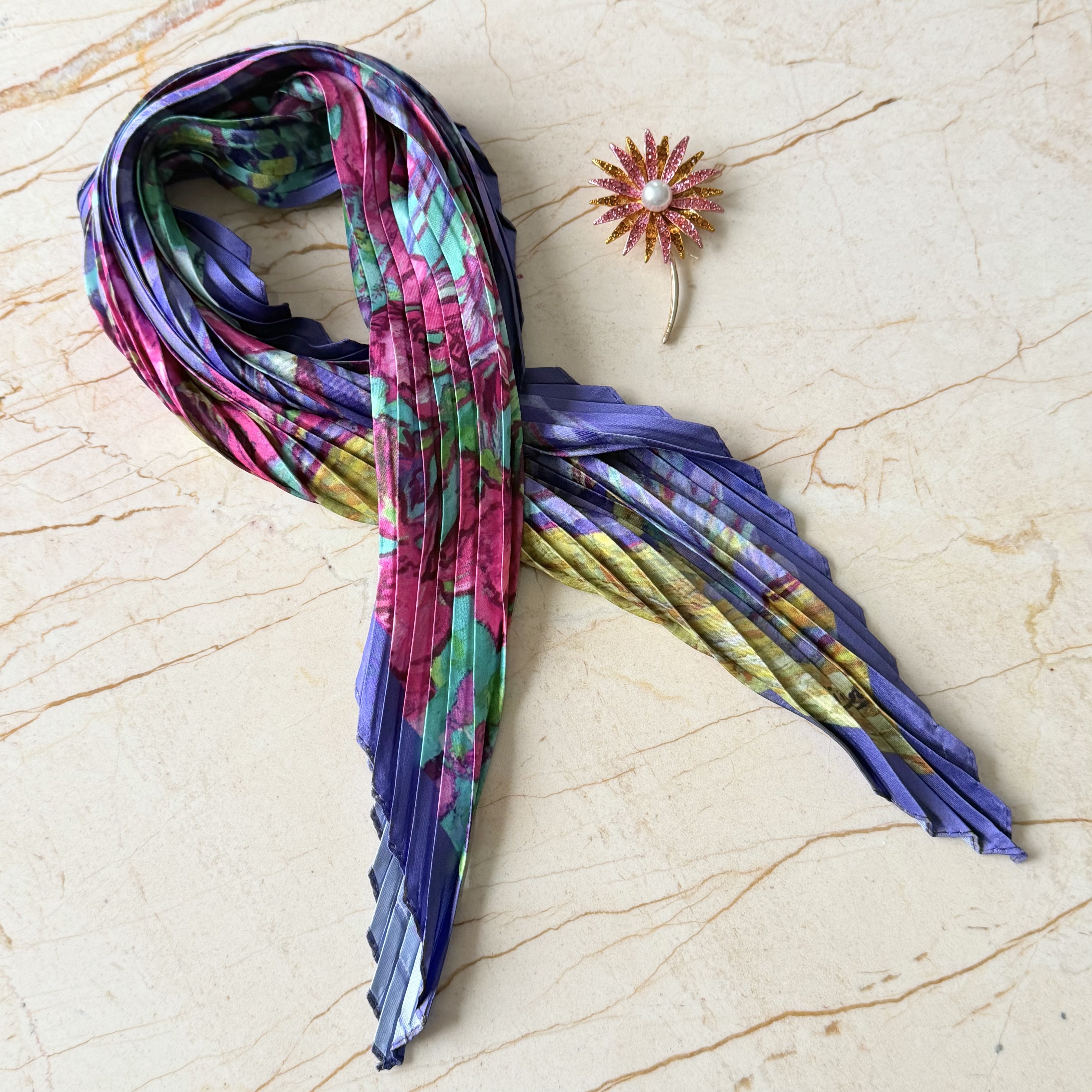 Çiçek Broş Pliseli İpek Saten Fular Kombin