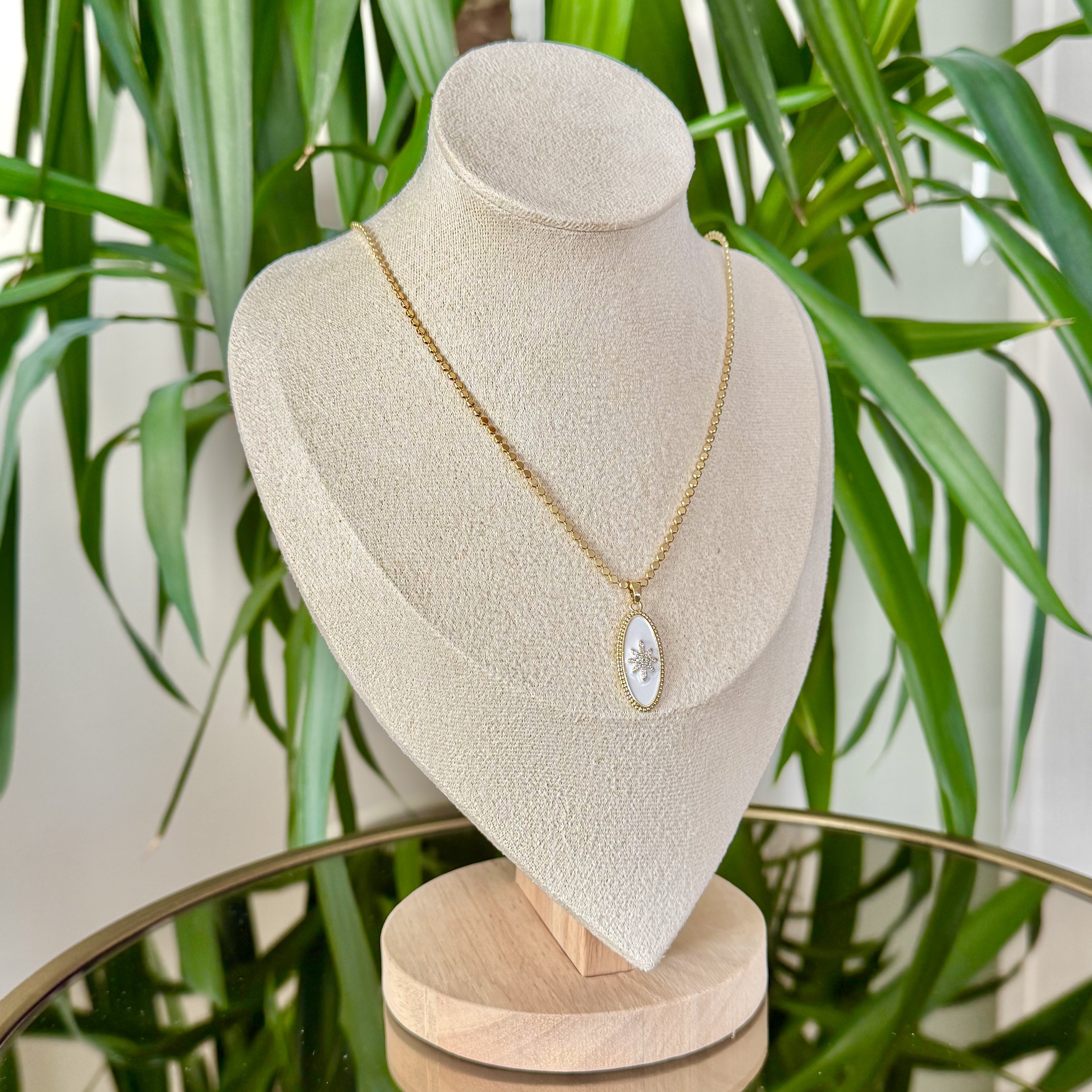 Altın Kaplama Beyaz Mineli Kuzey Yıldızı Kolye