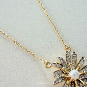 Altın Kaplama Taşlı İnci Detaylı Çiçek Kolye