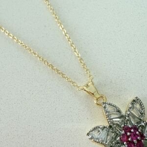 Altın Kaplama Kristal Taşlı Çiçek Kolye