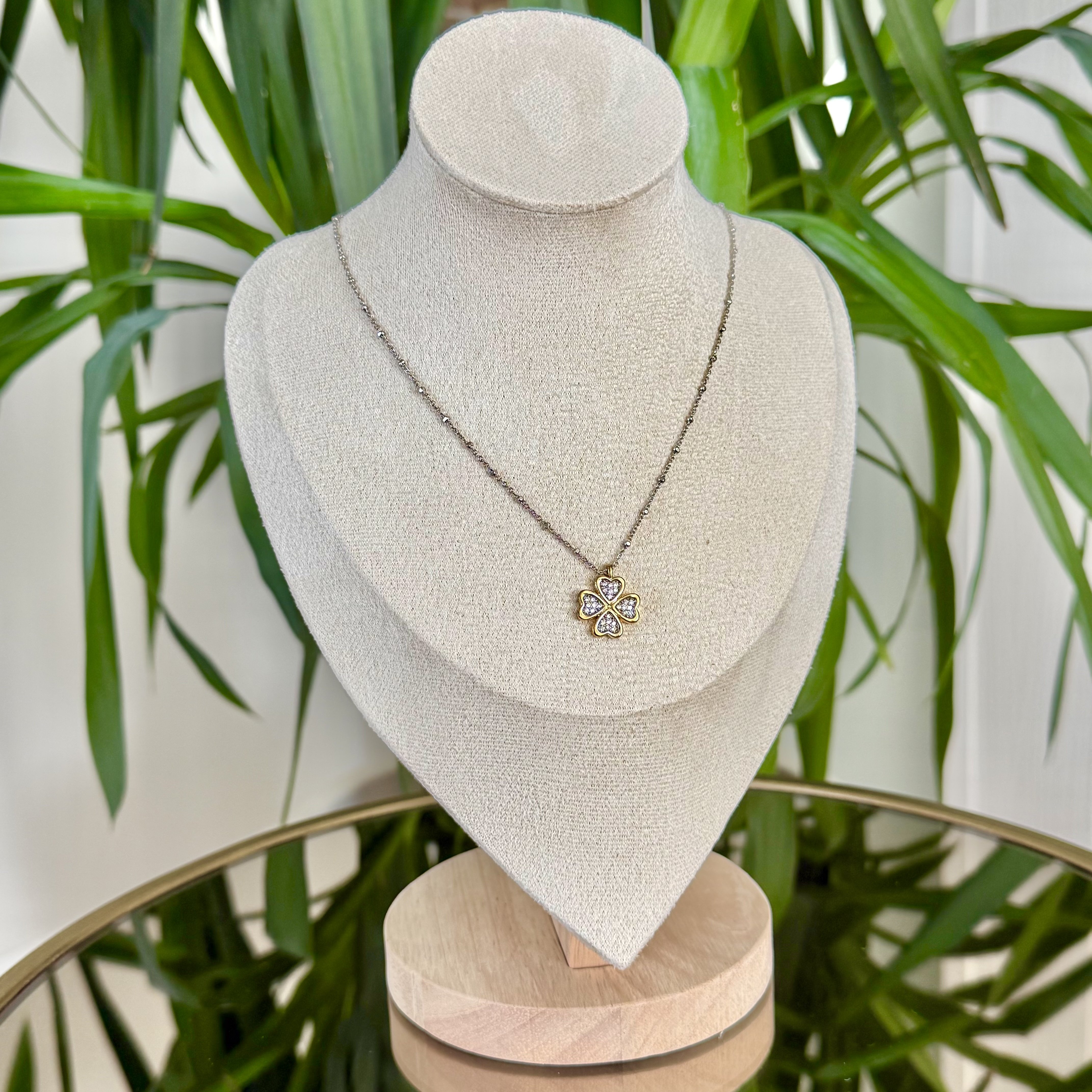 Altın Kaplama Çift Renkli Taşlı Yonca Kolye