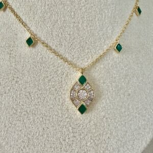 Altın Kaplama Yeşil Mineli Taşlı Pul Sallantılı Kolye