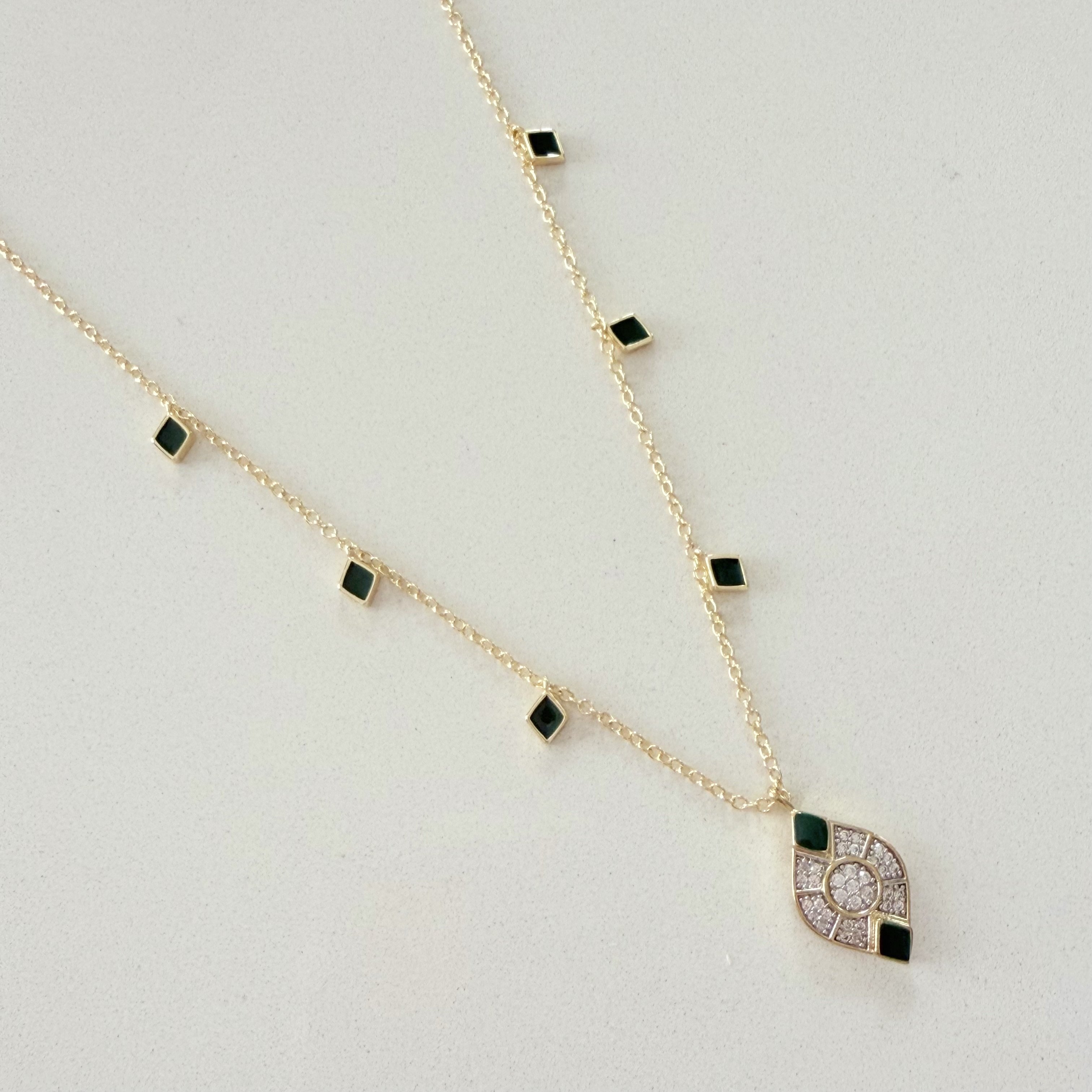 Altın Kaplama Yeşil Mineli Taşlı Pul Sallantılı Kolye