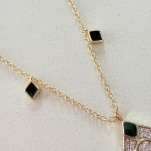 Altın Kaplama Yeşil Mineli Taşlı Pul Sallantılı Kolye