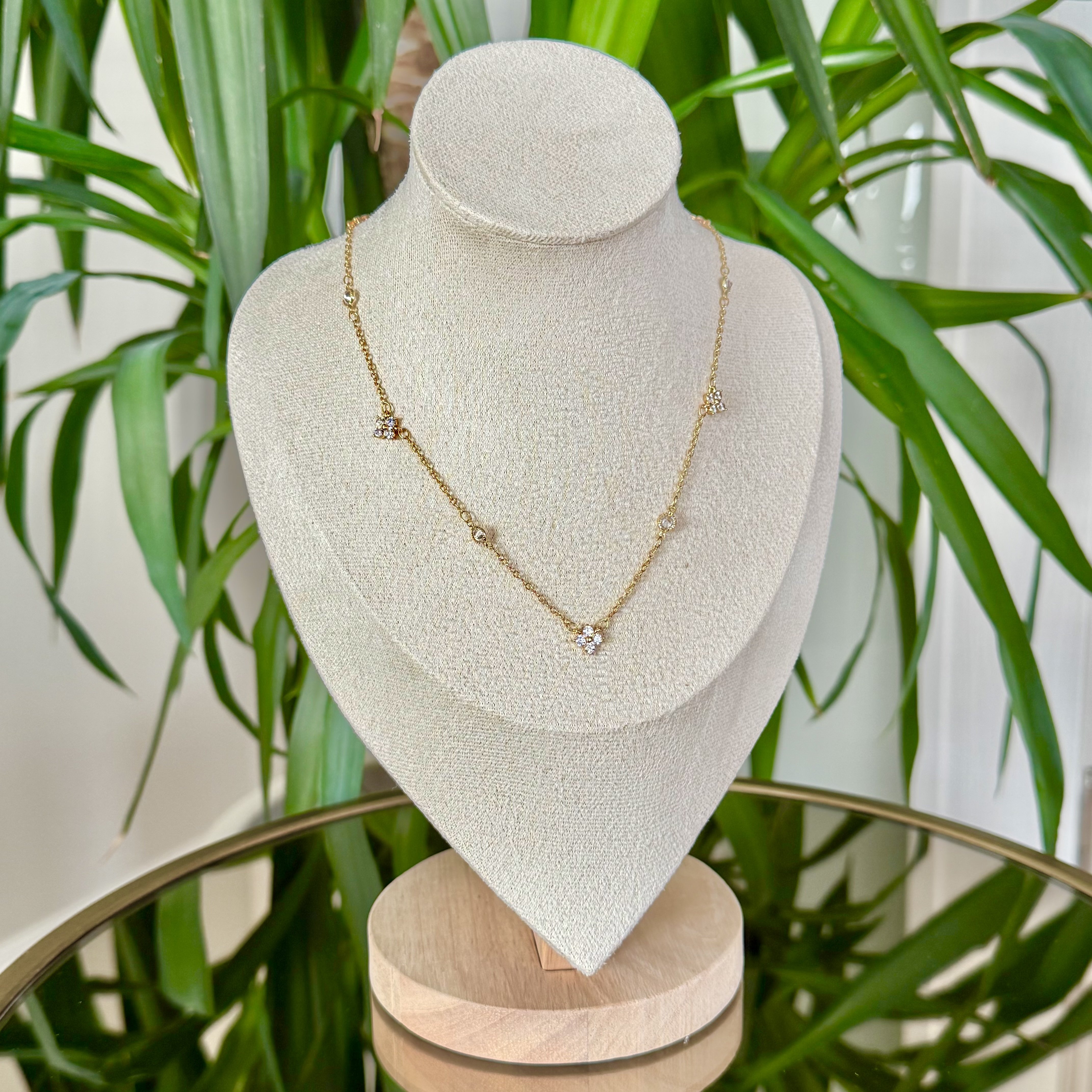 Altın Kaplama Taşlı Çiçekli Kolye