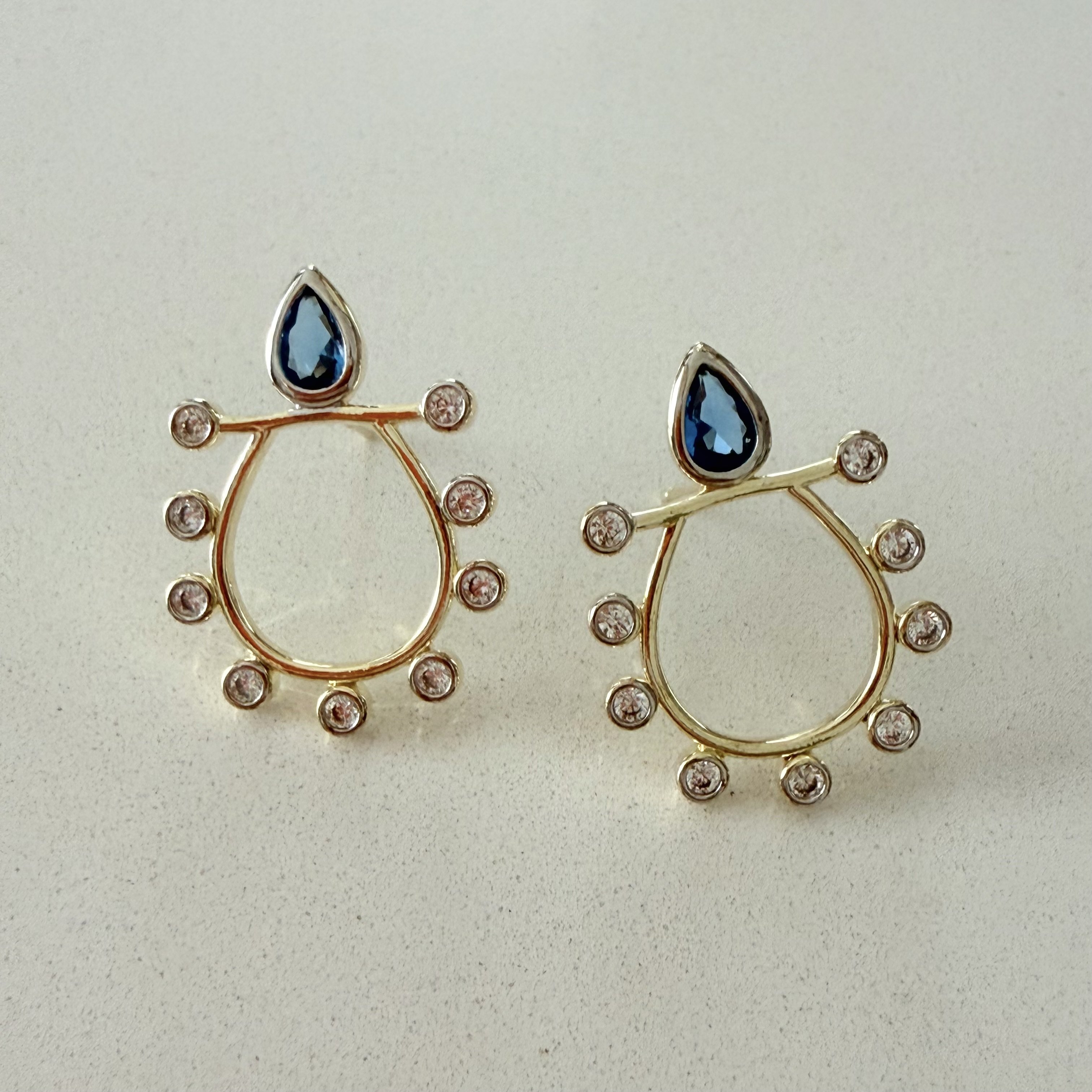 Altın Kaplama Mavi Beyaz Taşlı Küpe