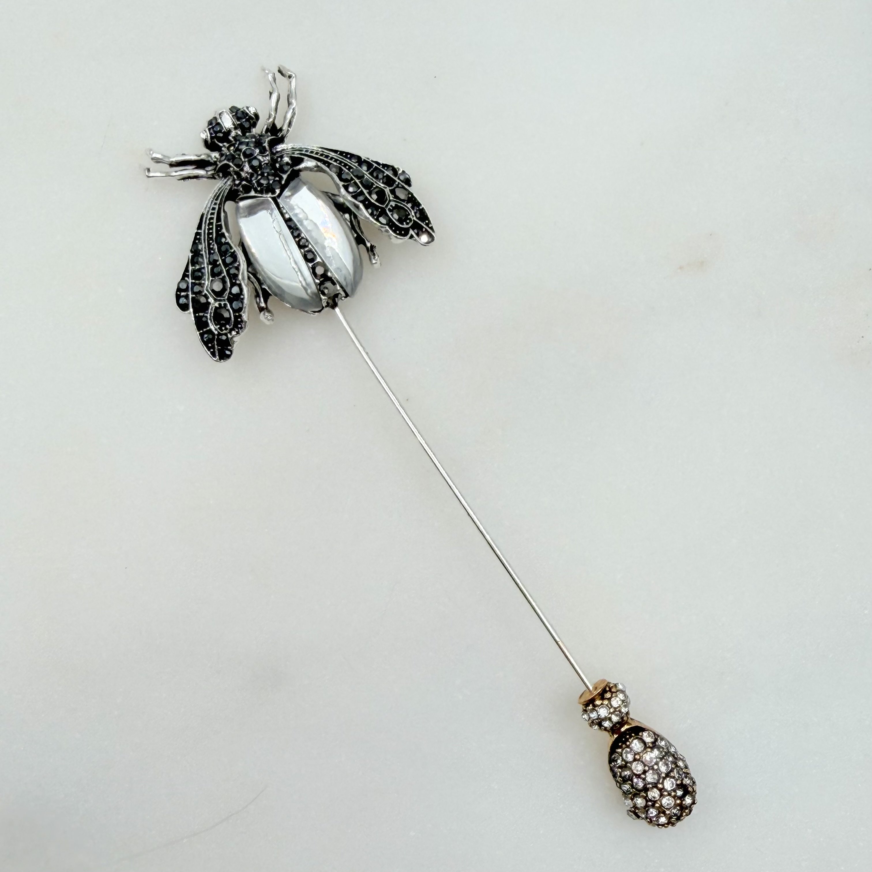 Marka Model Sinek Yaka İğnesi Broş