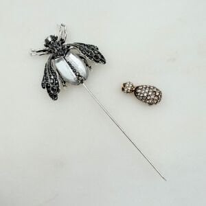 Marka Model Sinek Yaka İğnesi Broş