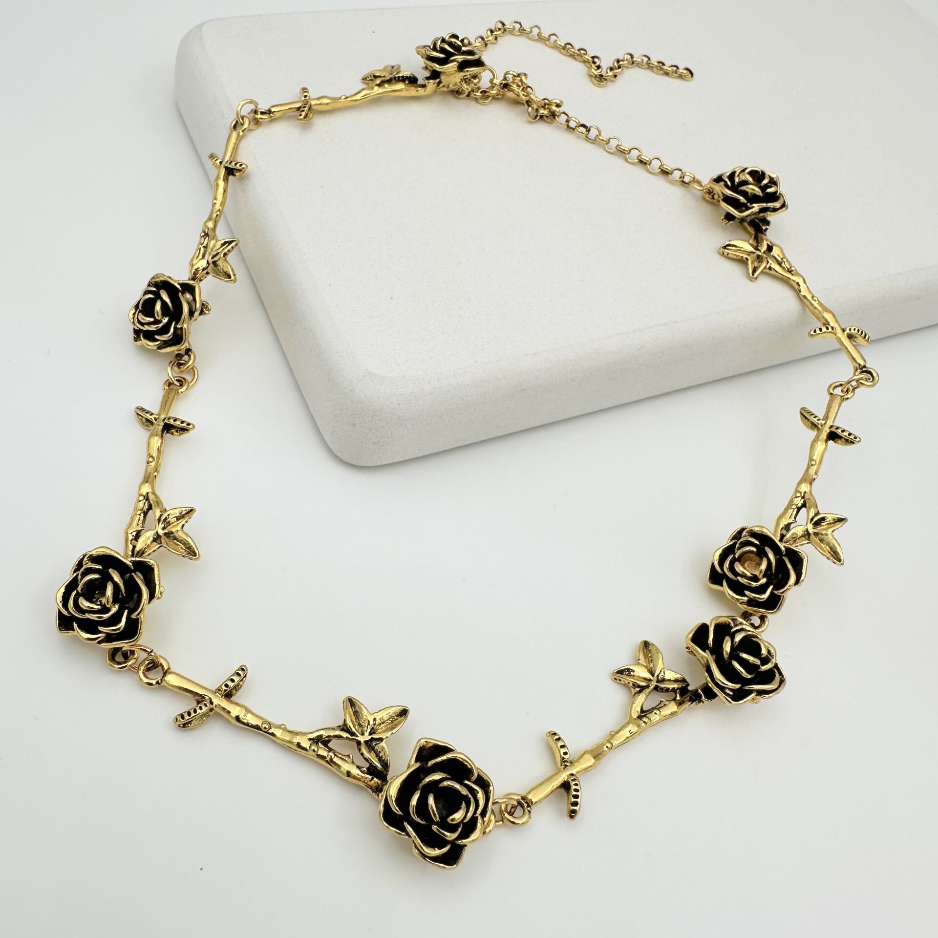 Gül Choker Kolye