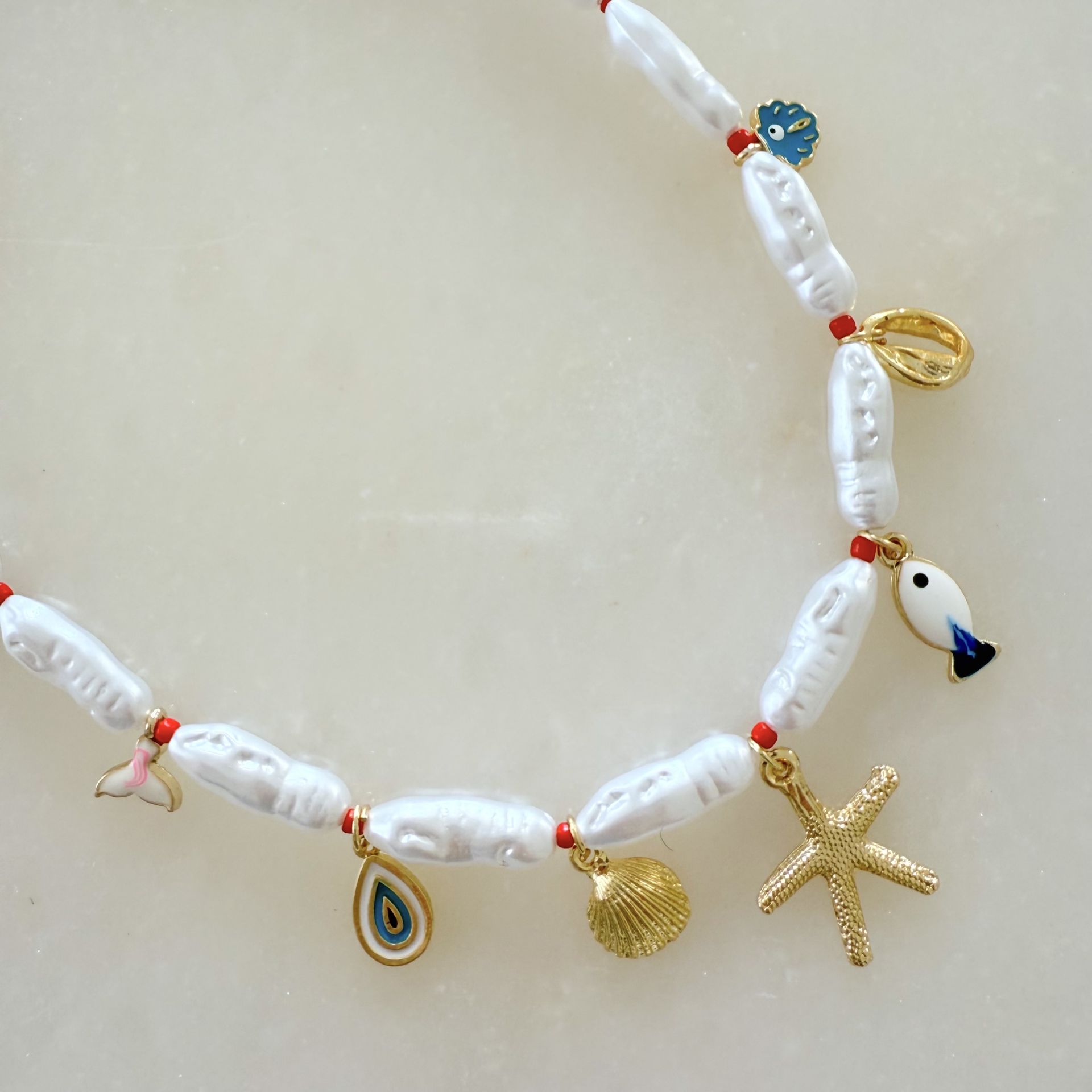 Deniz Temalı Charmlı İnci Kolye