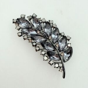 Gri Kristal Taşlı Yaprak Broş