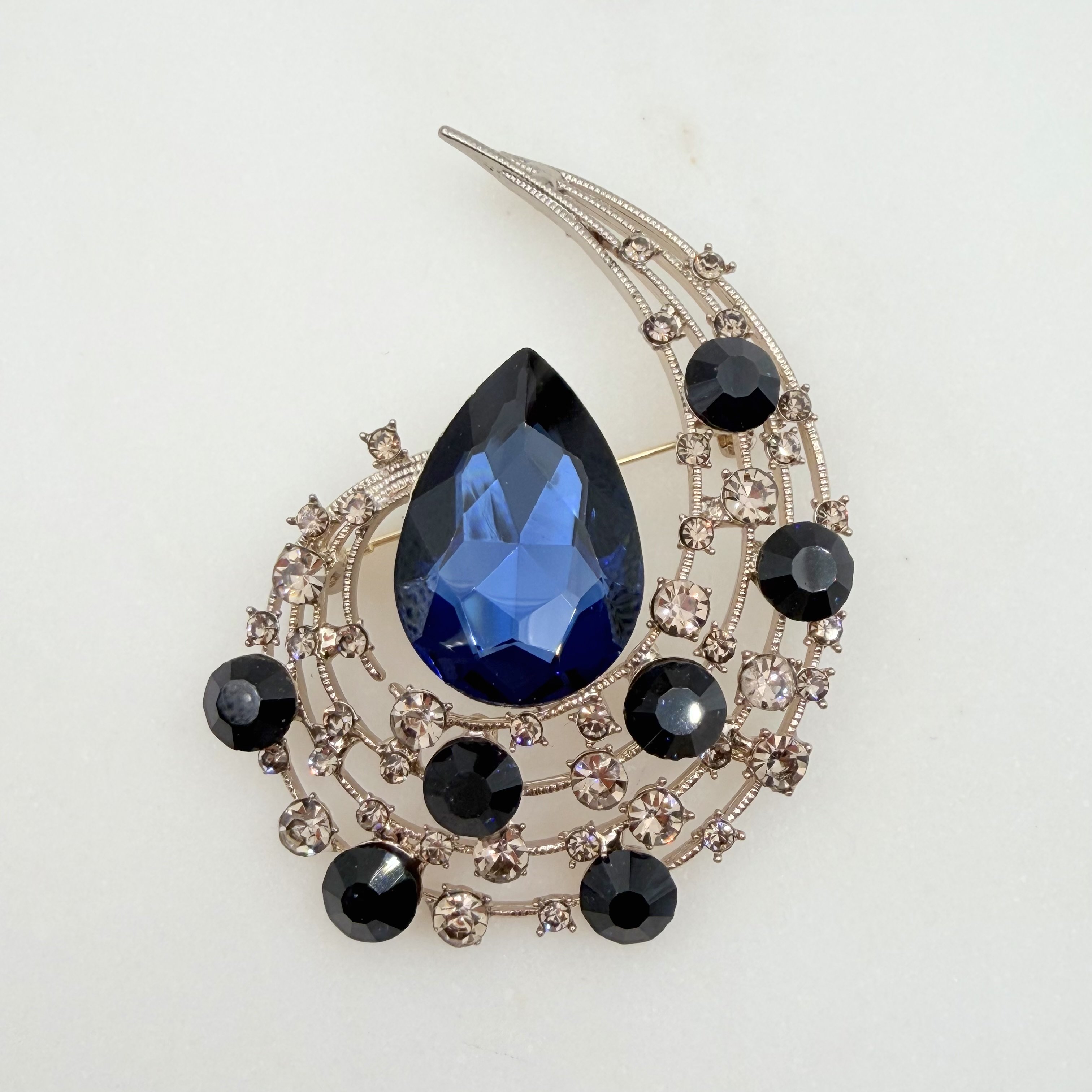 Mavi Kristal Taşlı Damla Form Broş