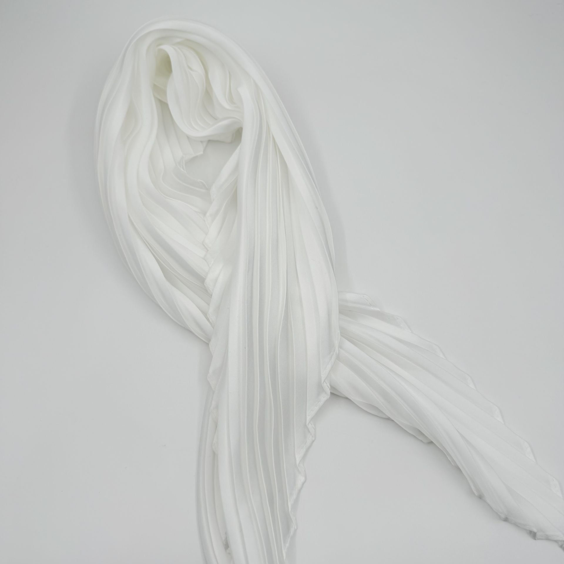 Beyaz Pliseli İpek Saten Fular