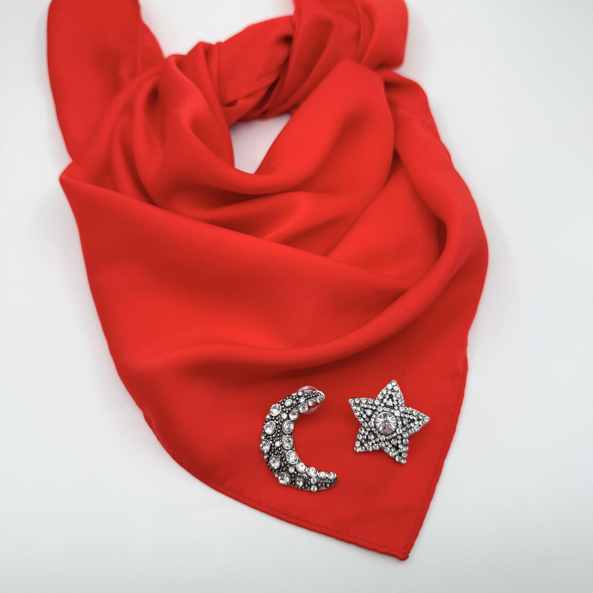 Ay Yıldız Küpe Fular Kombin