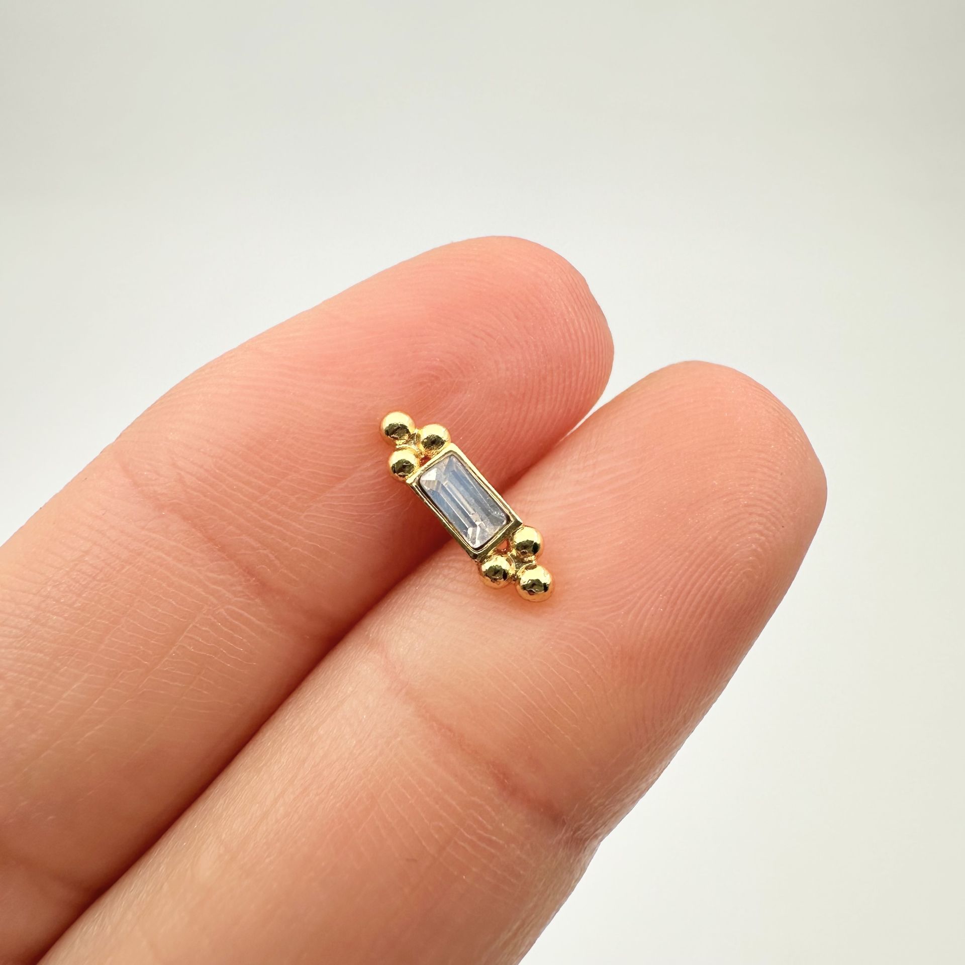 Taşlı Tragus Küpe