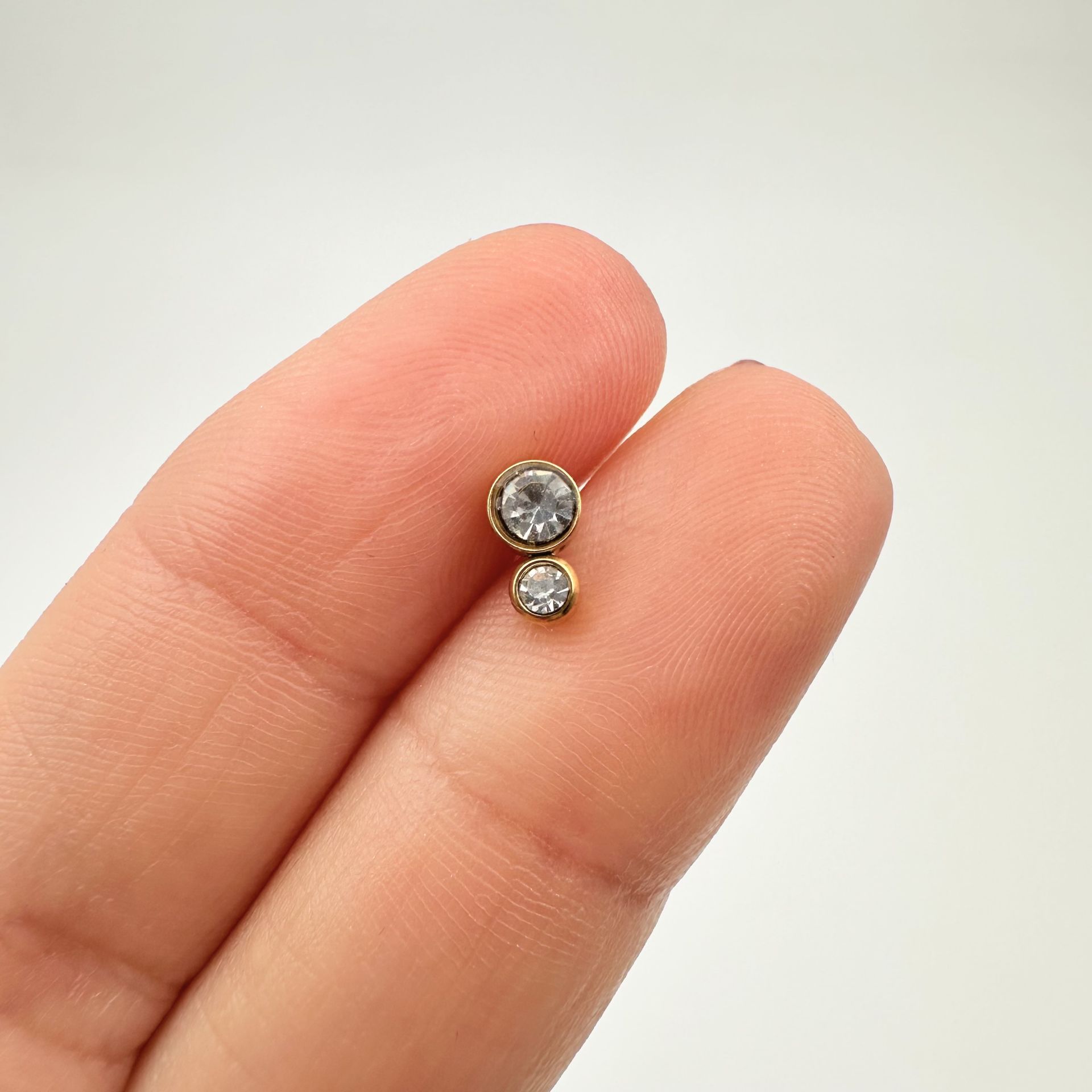 Daire Taşlı Tragus Küpe