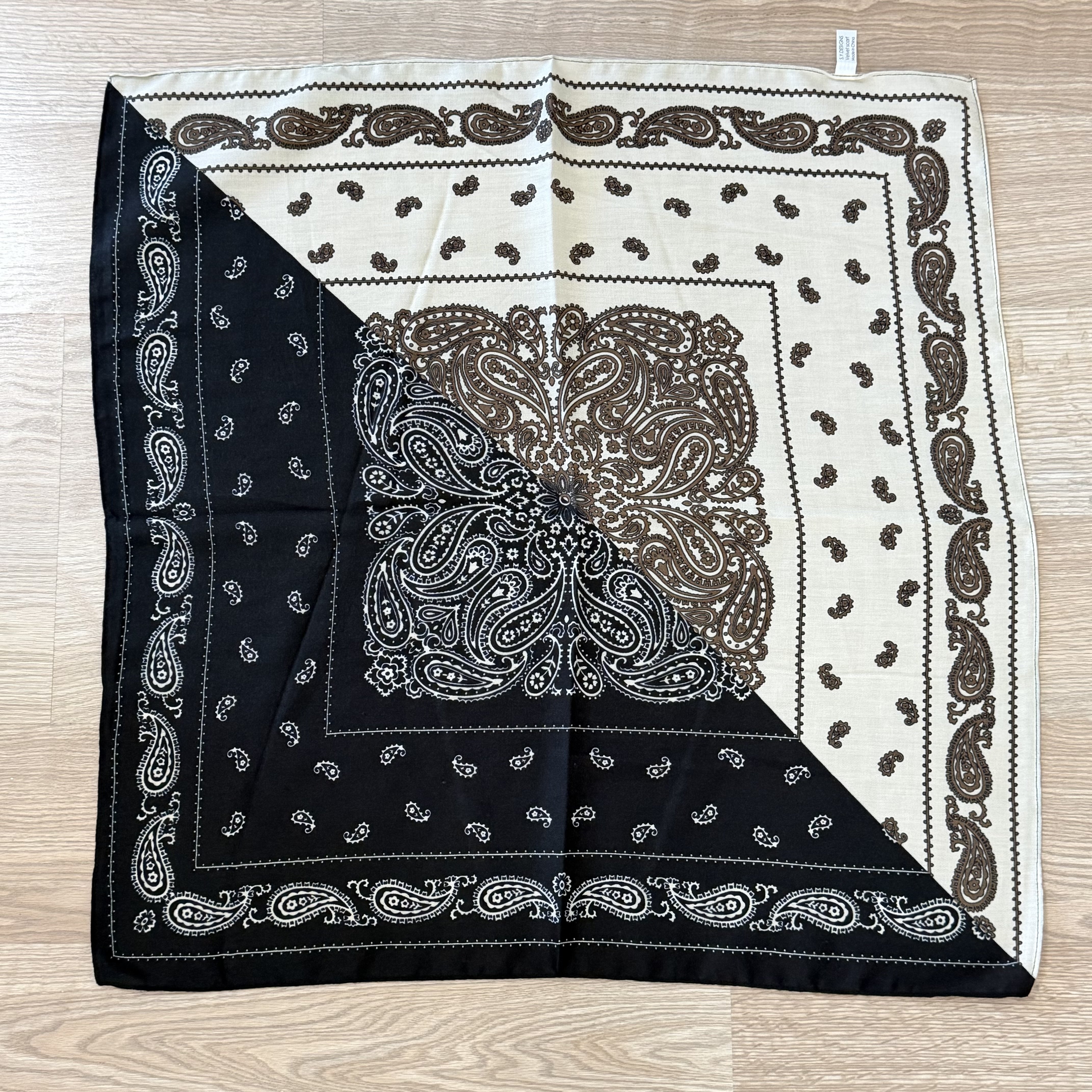 Etnik Desenli Siyah-Beyaz Pamuklu Şal 70*70cm