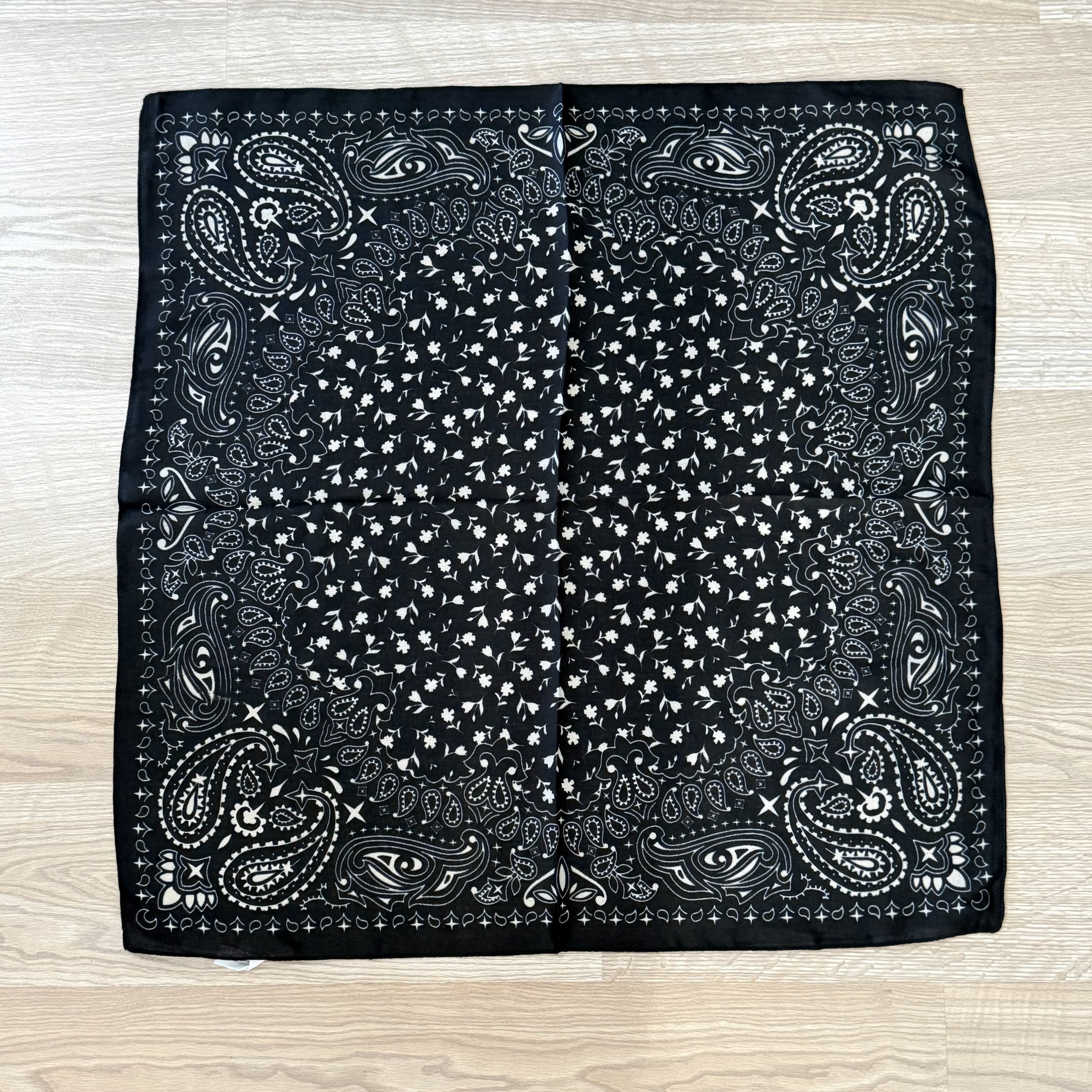 Siyah Mini Çiçekli Pamuklu Şal 70*70cm