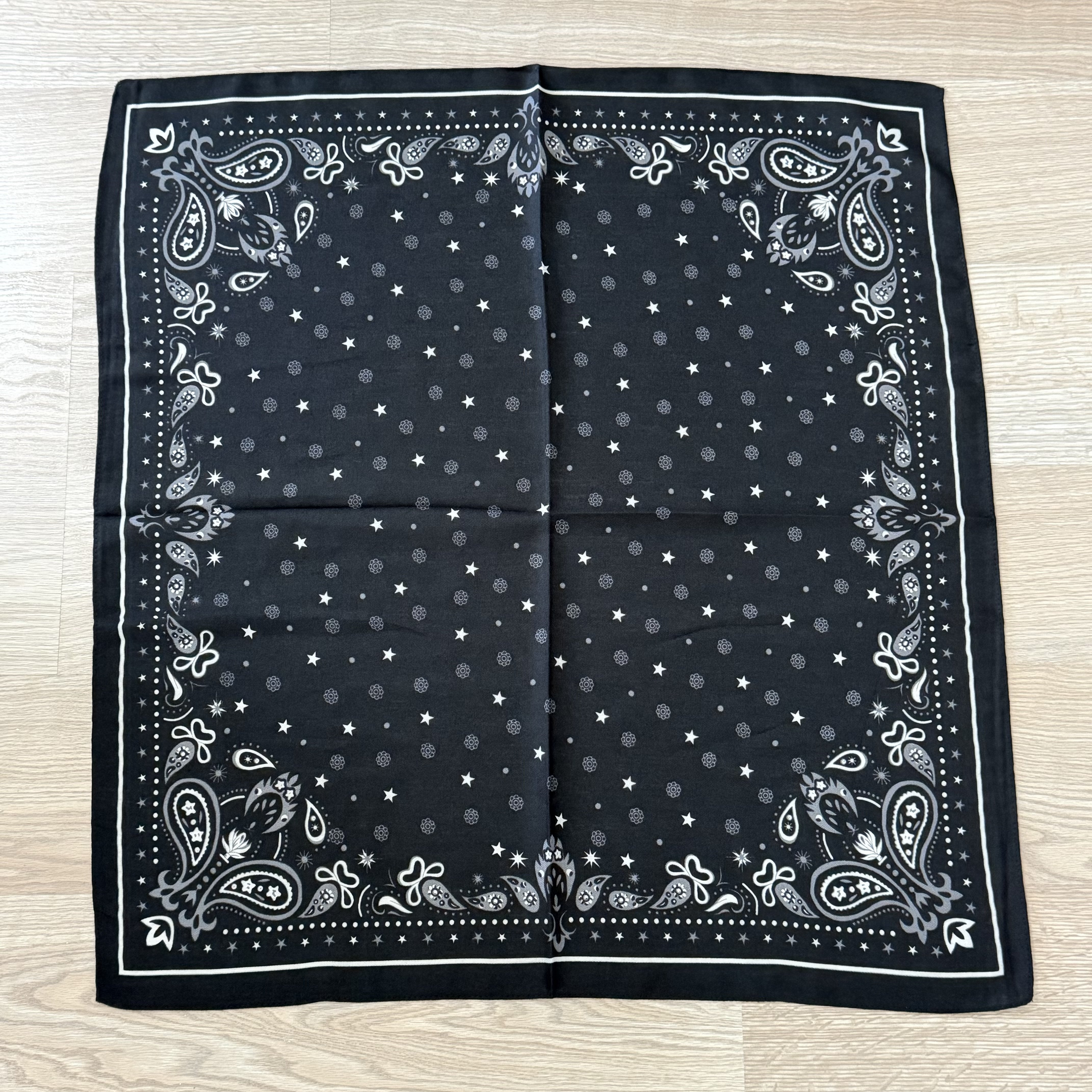 Siyah Yıldız Detaylı Pamuklu Şal 70*70cm