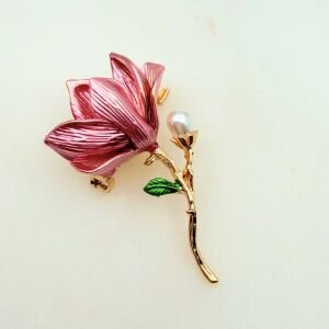 Pembe Manolya Çiçeği Broş