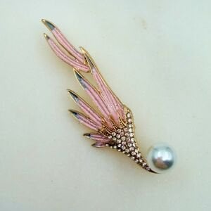 İnci Detaylı Simli Pembe Kanat Broş