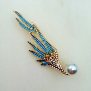İnci Detaylı Simli Mavi Kanat Broş