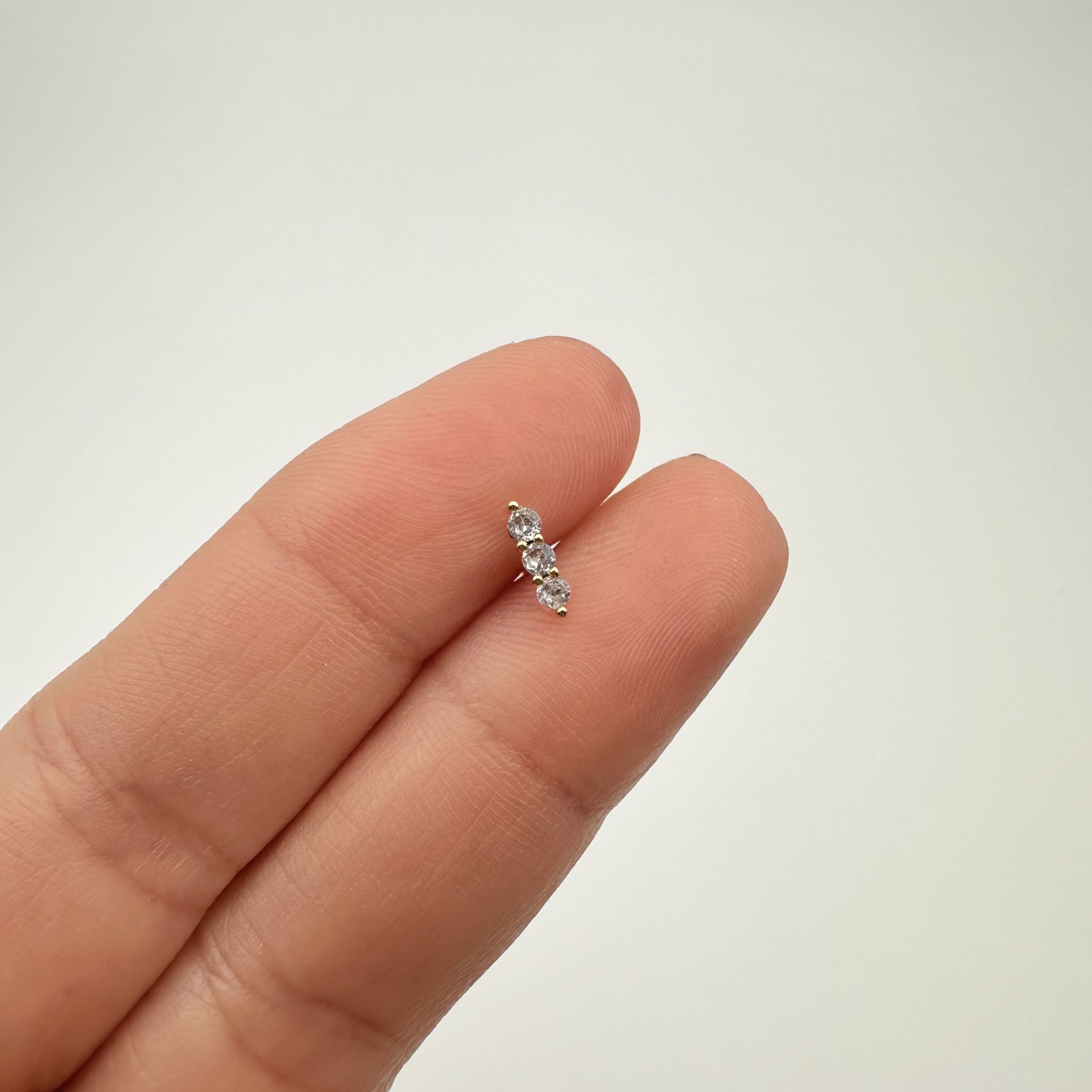 Sıralı Taş Tragus Küpe