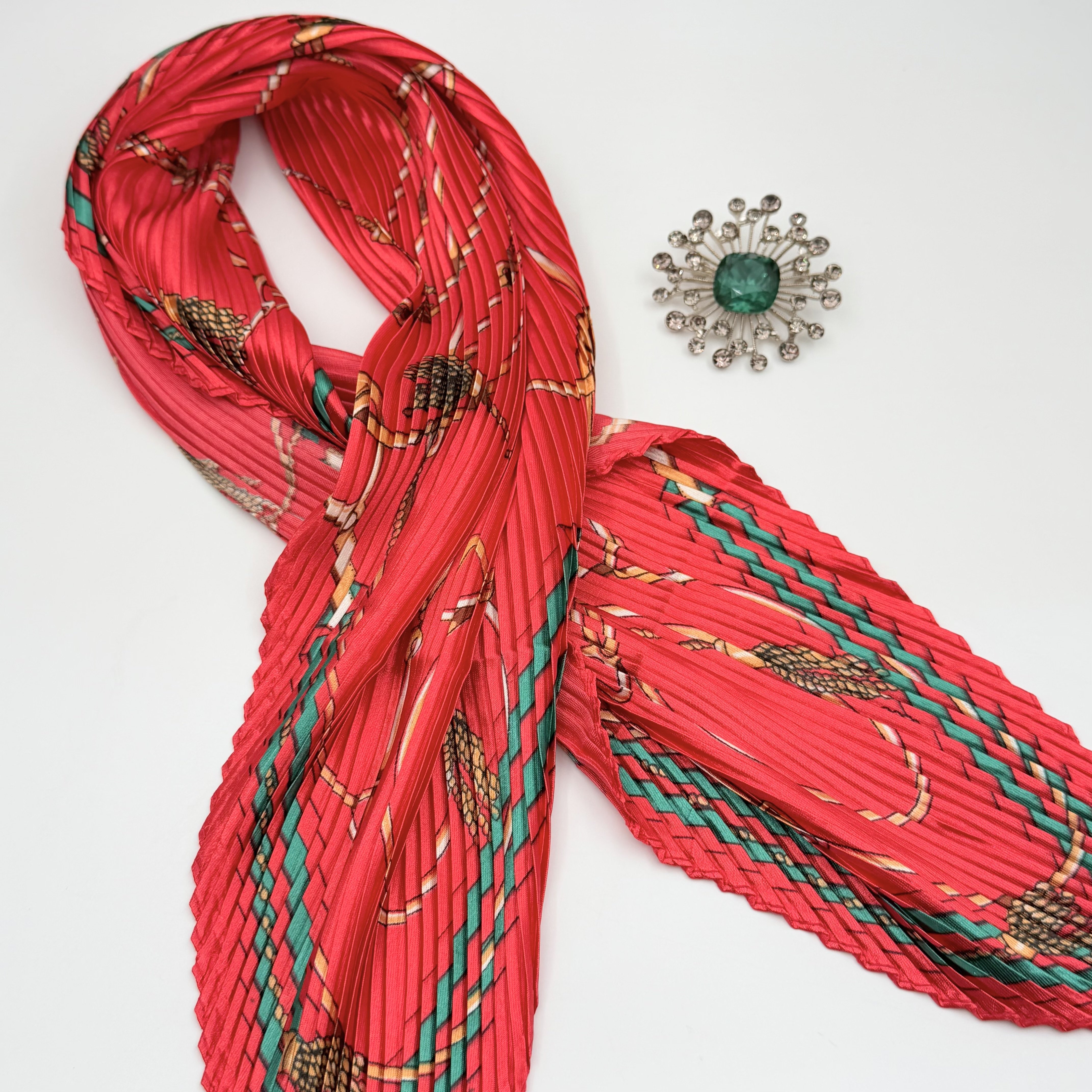 Kırmızı Yeşil Taşlı Fular Kombin