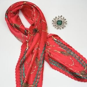 Kırmızı Yeşil Taşlı Fular Kombin