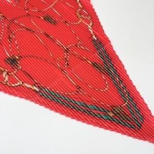 Kırmızı Yeşil Taşlı Fular Kombin