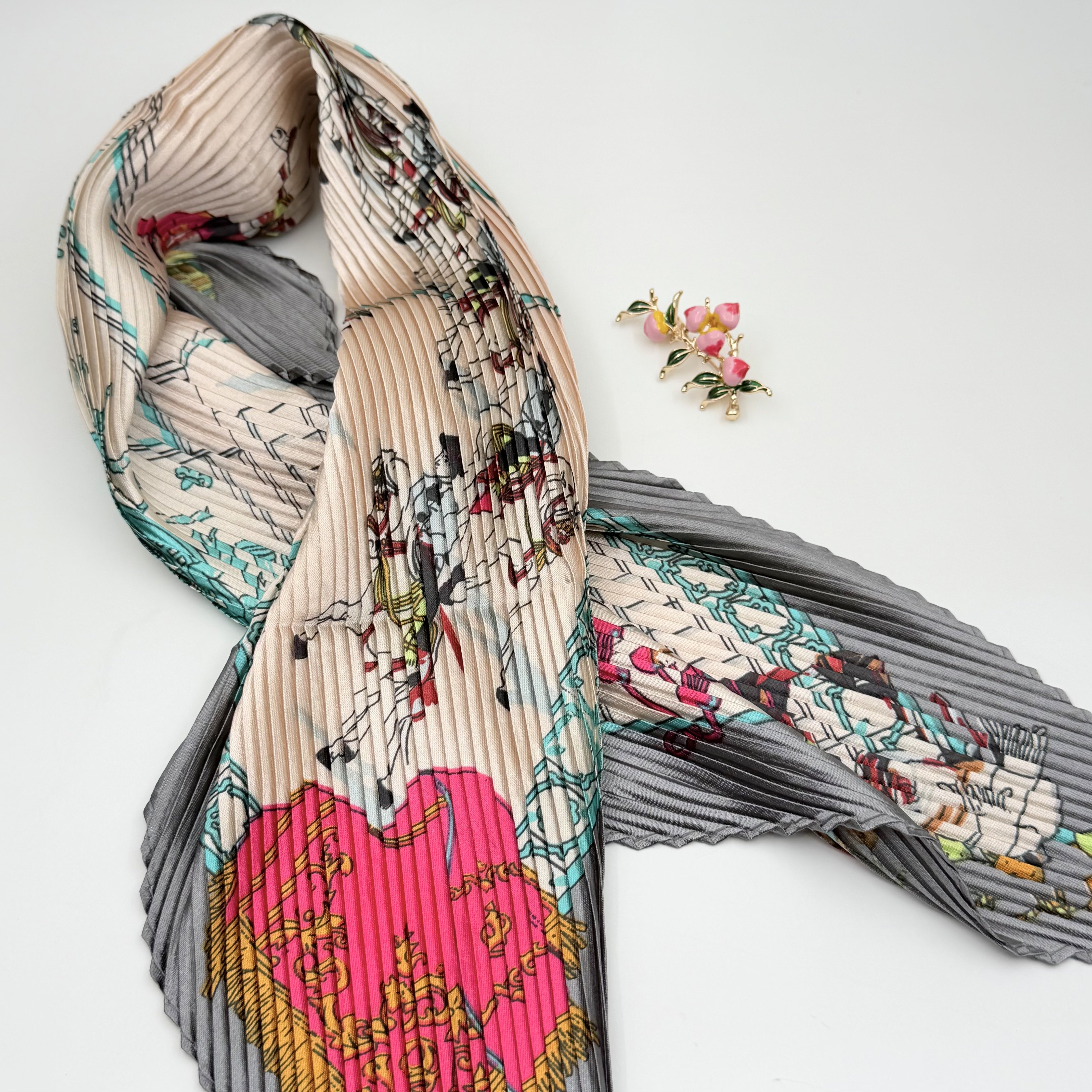 At Figürlü Pembe Gri Fular Kombin