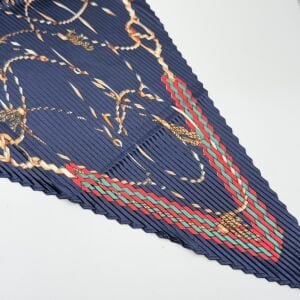 Lacivert Kırmızı Fular Kombin