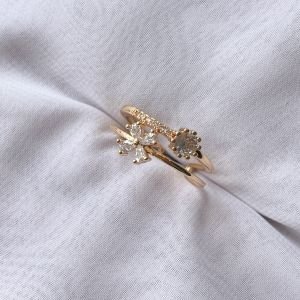 Çiçek Taş Detaylı Yüzük