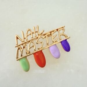 Renkli Nail Master Broş