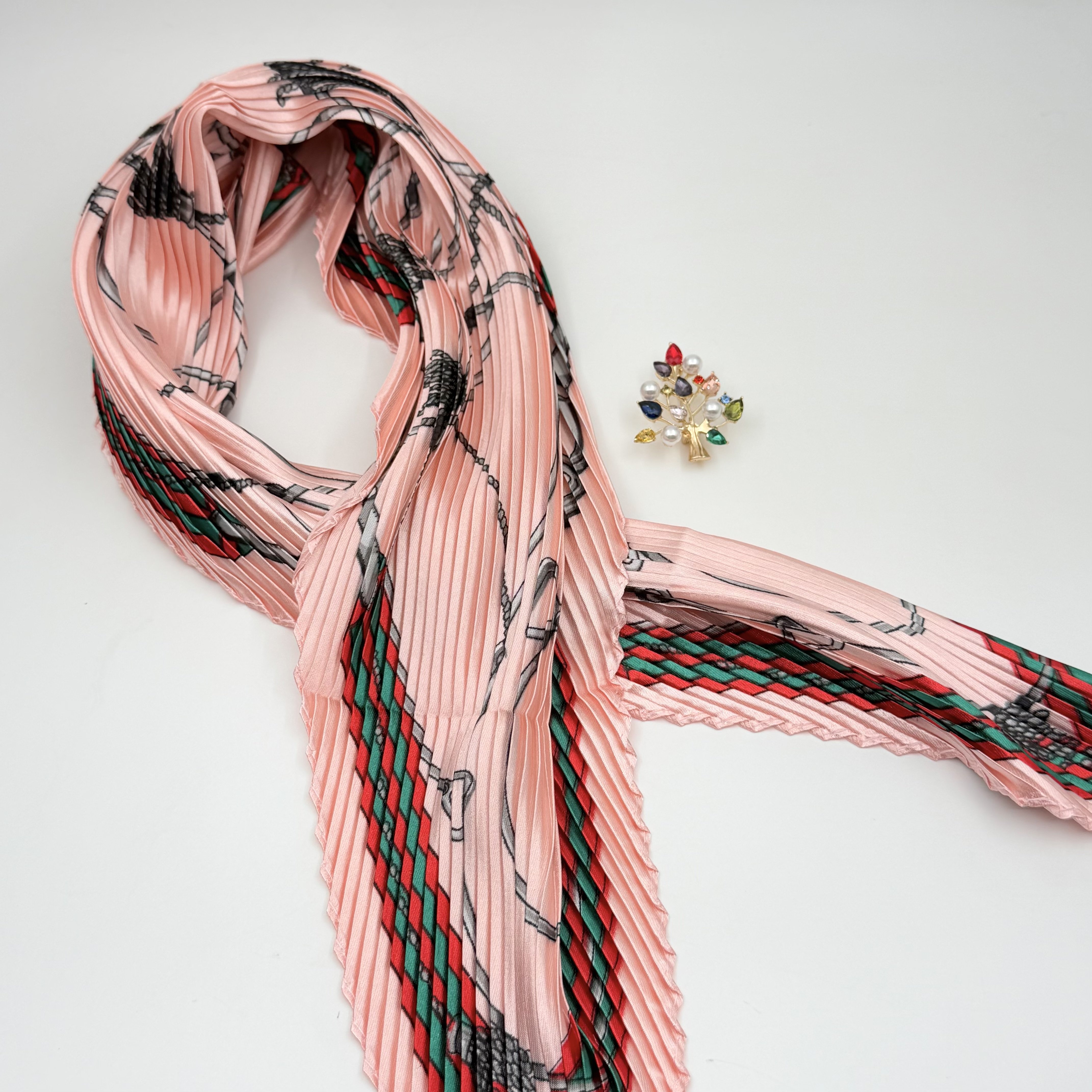 Toz Pembe Fular Kombin