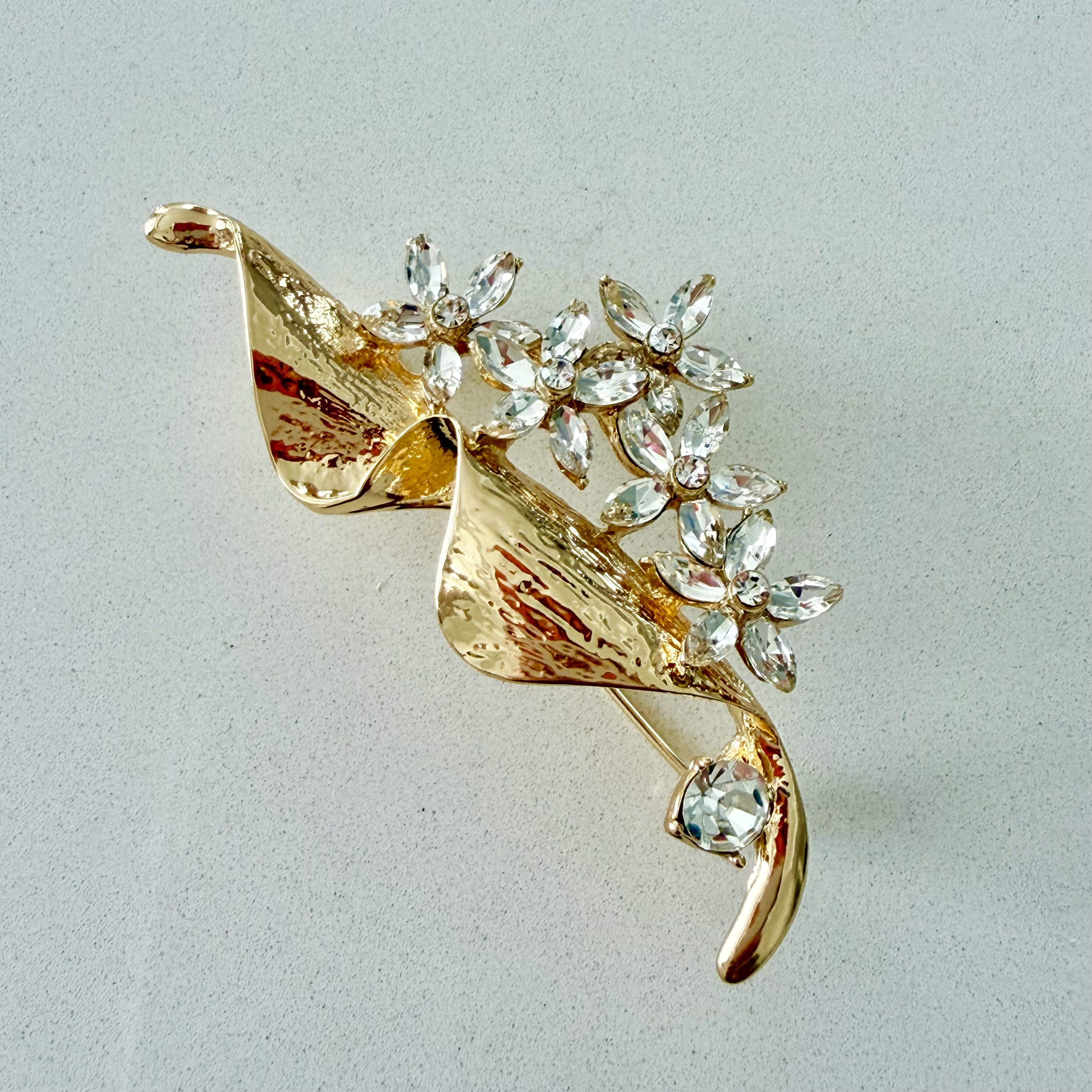 Kristal Taşlı Çiçek Buketi Broş