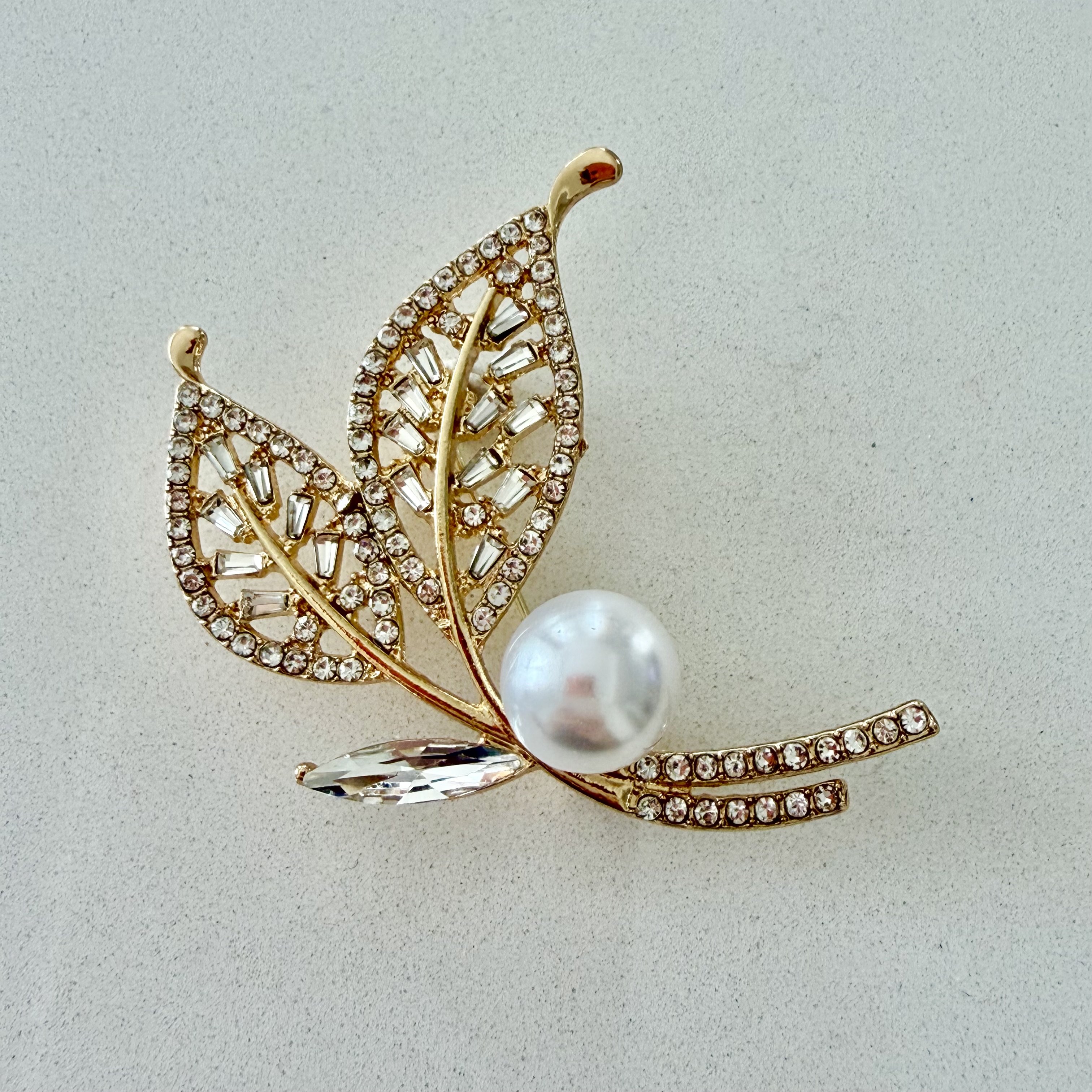 İnci Detaylı Yaprak Broş