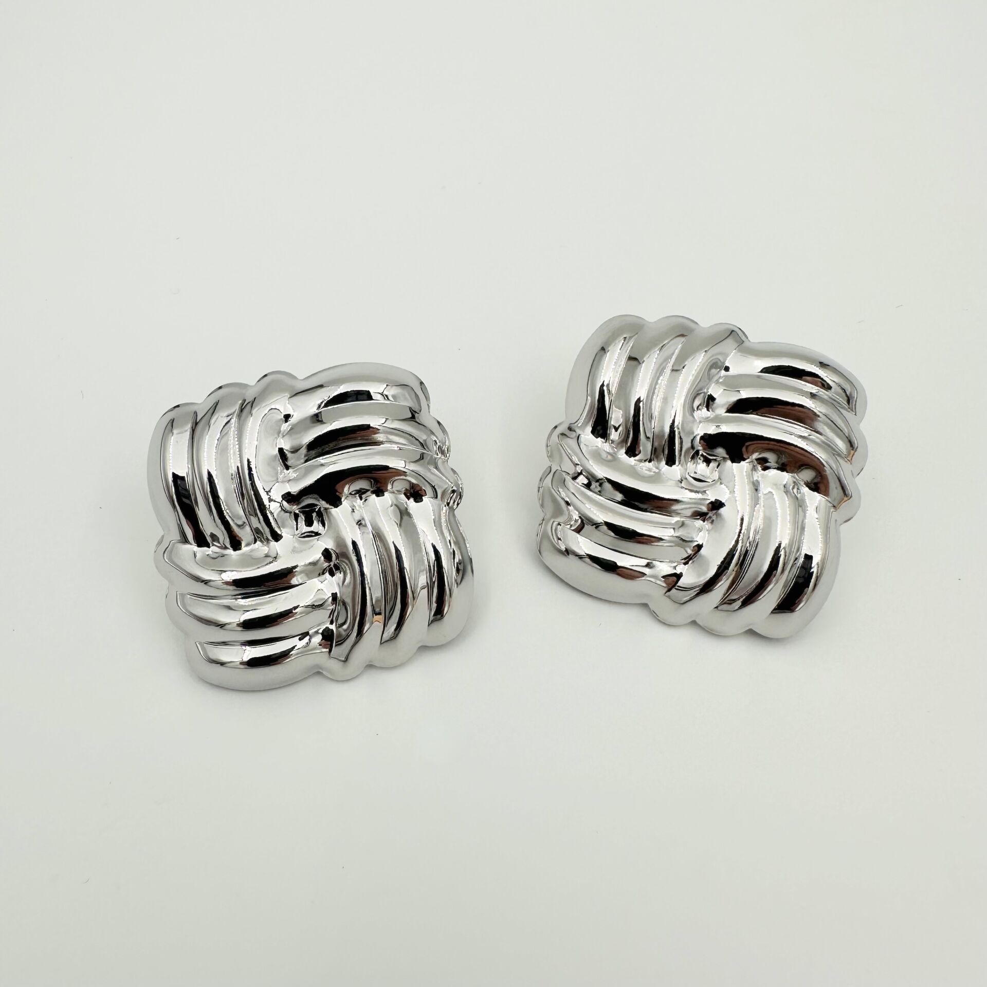 Altın Kaplama Marka Model Küpe (silver)