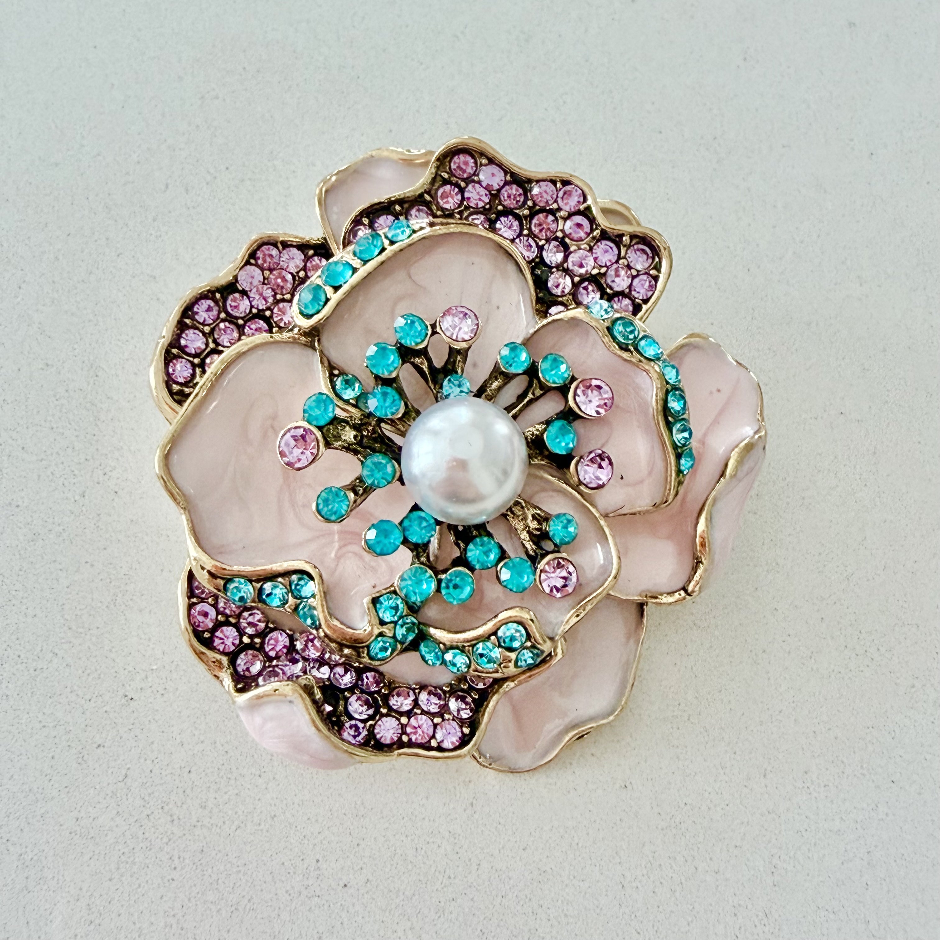 Mine ve Taş Detaylı Pembe Gül Broş