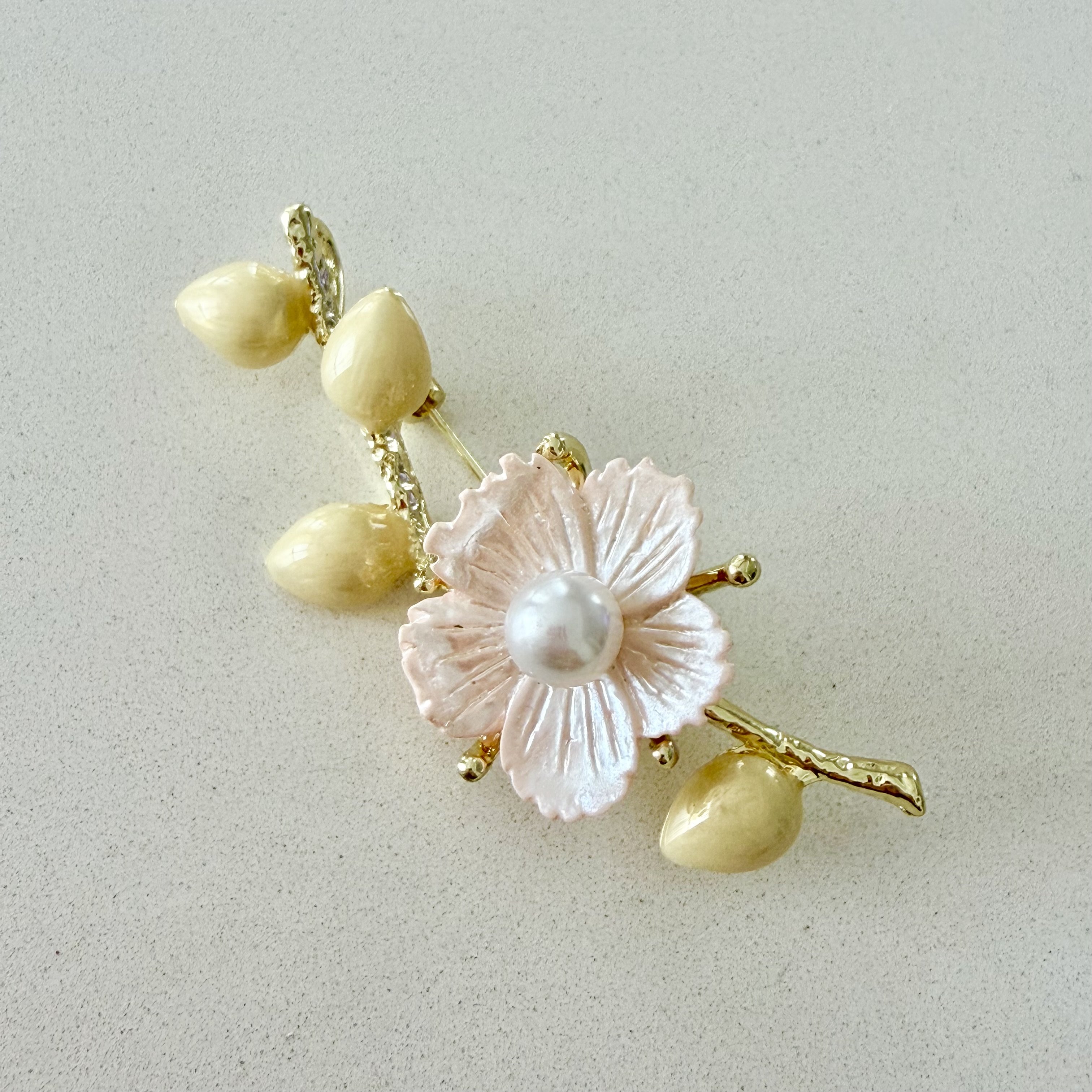 Tomurcuklu Gül Broş