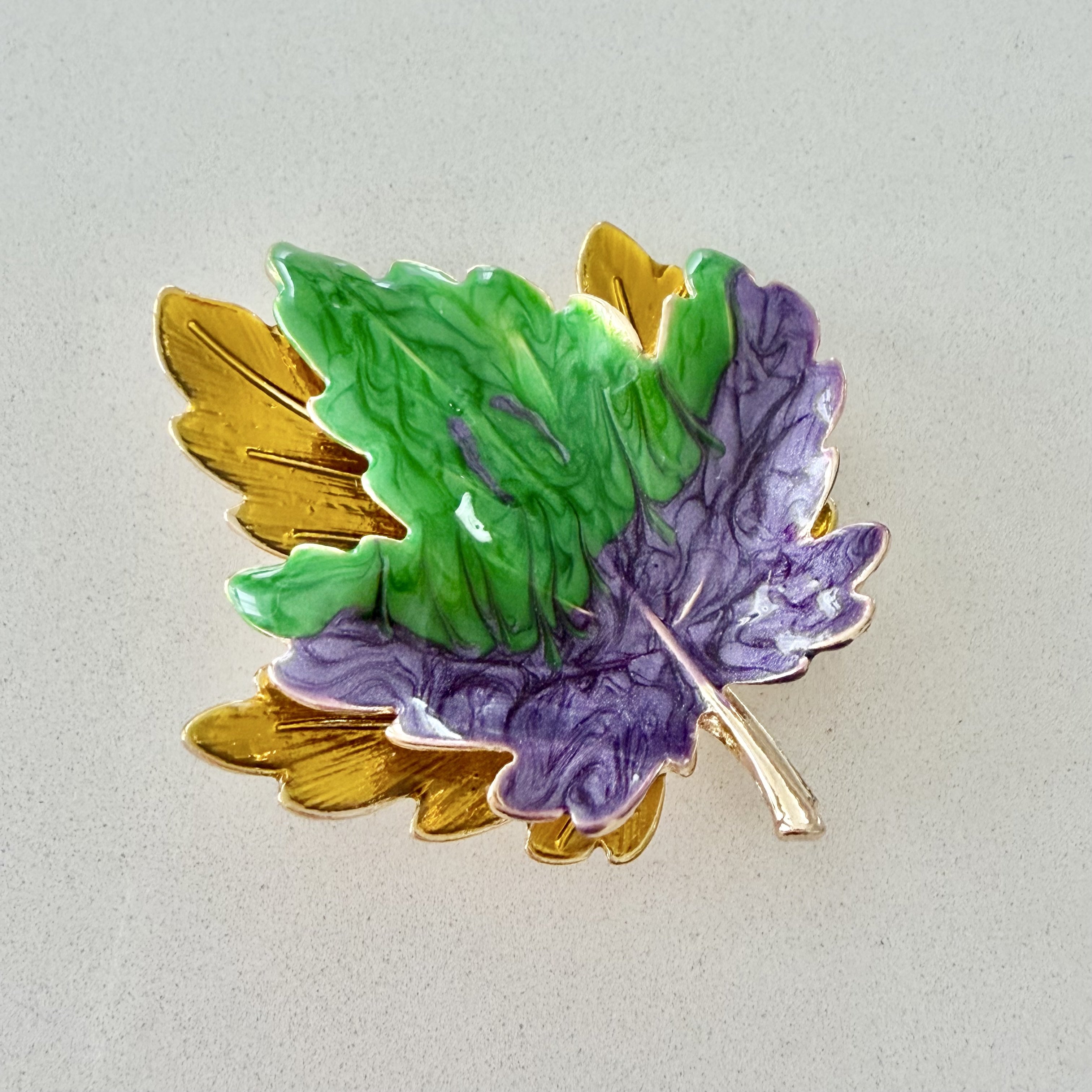 Renkli Katmanlı Yaprak Broş