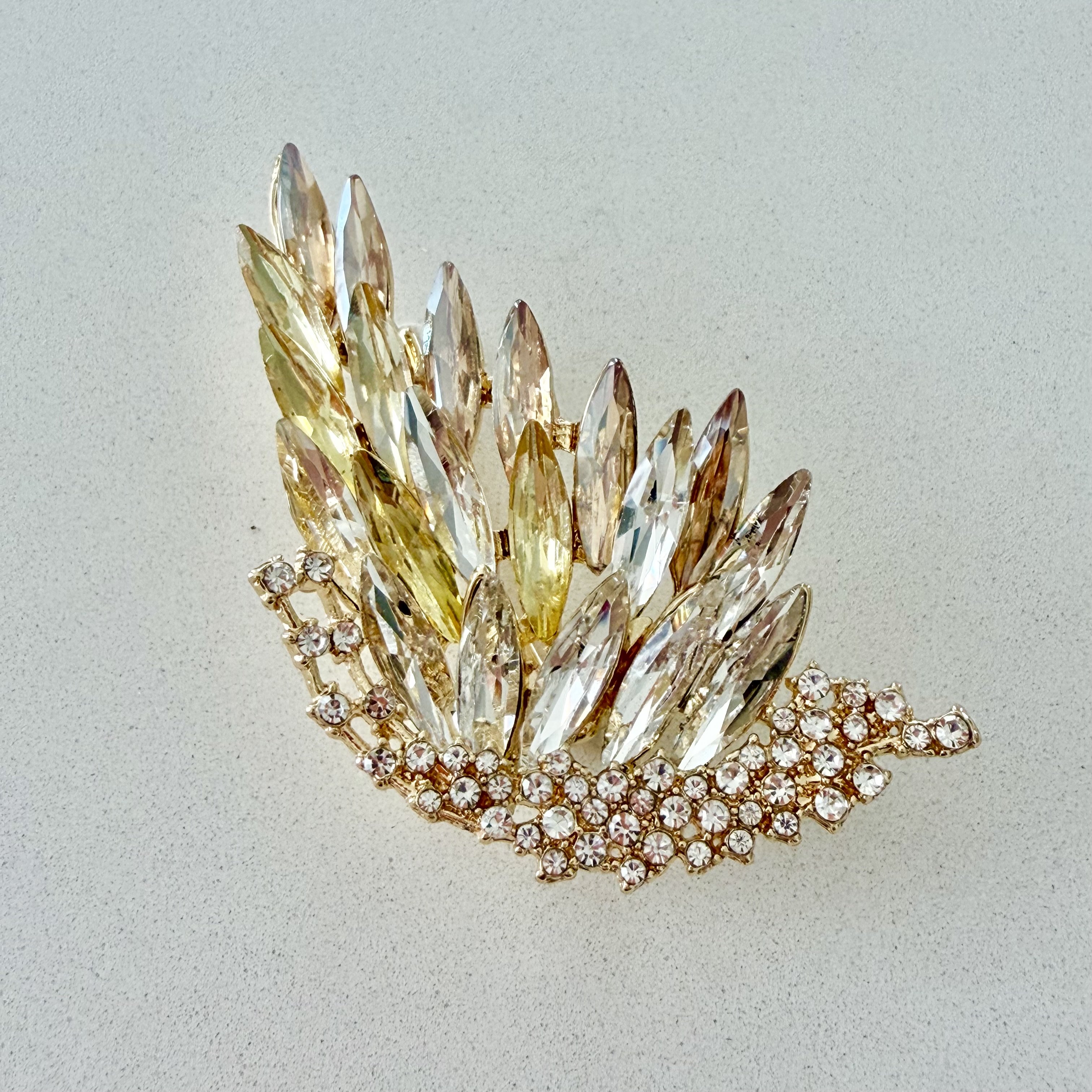 Sarı Beyaz Kristal Taşlı Melek Kanadı Broş