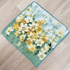 Papatya Desenli İpek Saten Fular (70*70cm)