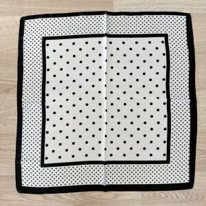 Siyah Puantiyeli İpek Saten Fular (70*70cm)