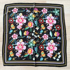 Renkli Çiçekli İpek Saten Fular (70*70cm)