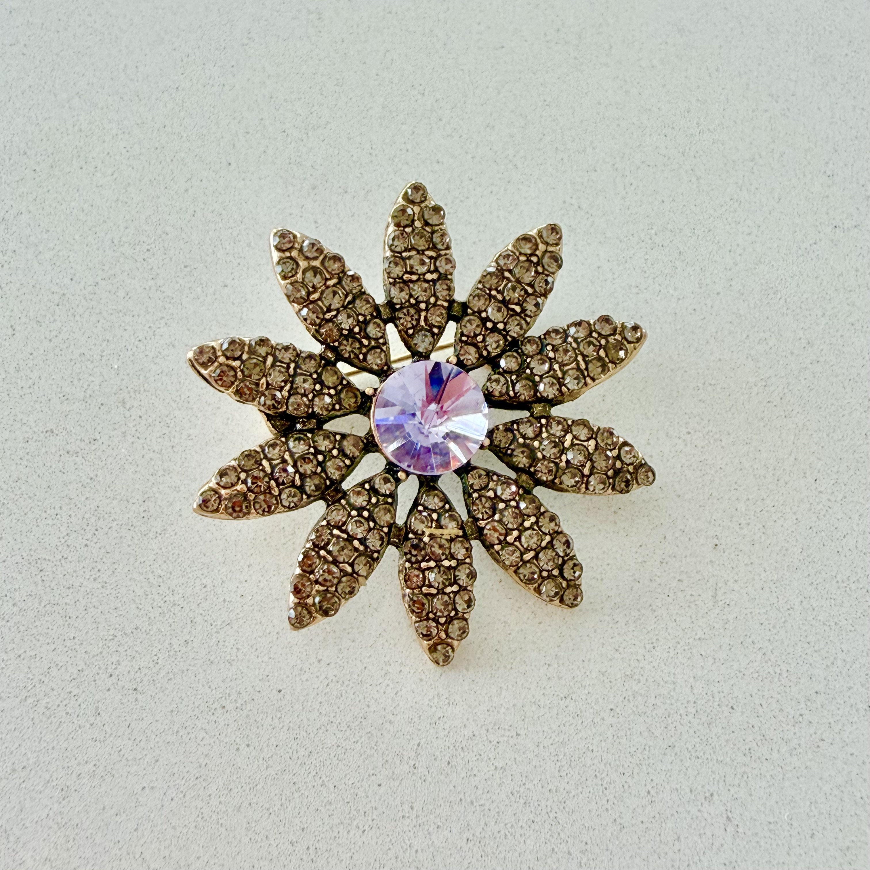 Ortası Lila Taşlı Vintage Çiçek Broş